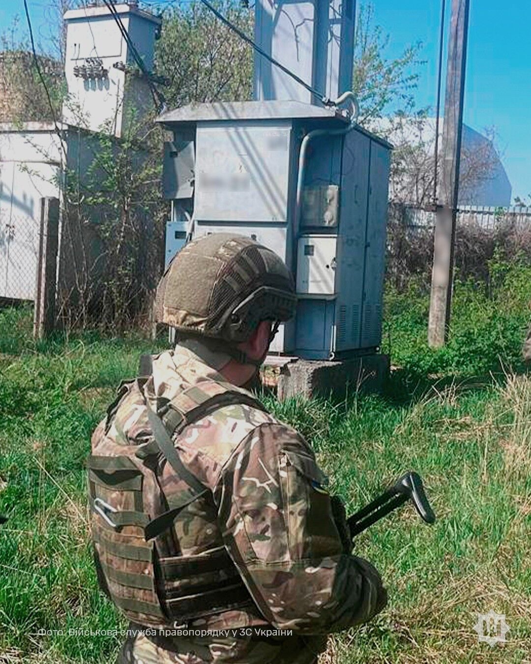 "Працював" за винагороду: на Миколаївщині затримали чоловіка, який підпалив трансформатор "Укрзалізниці"