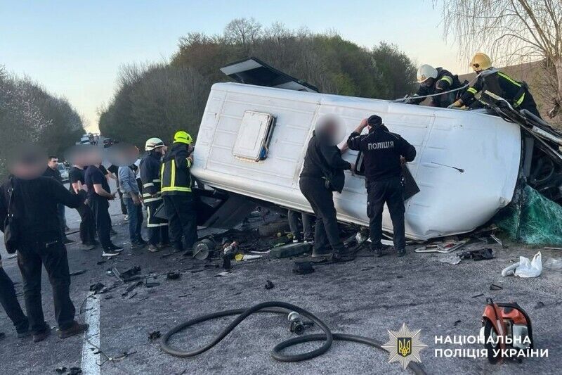 ДТП Винницкая область - водитель Renault протаранил маршрутку - погибли три человека - фото