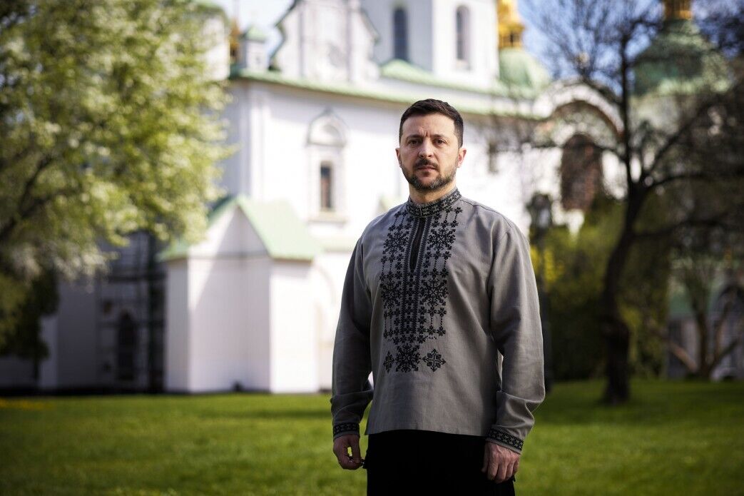 "Невже ти не бачиш, Боже?" Зеленський вчетверте привітав українців із Великоднем під час війни. Відео