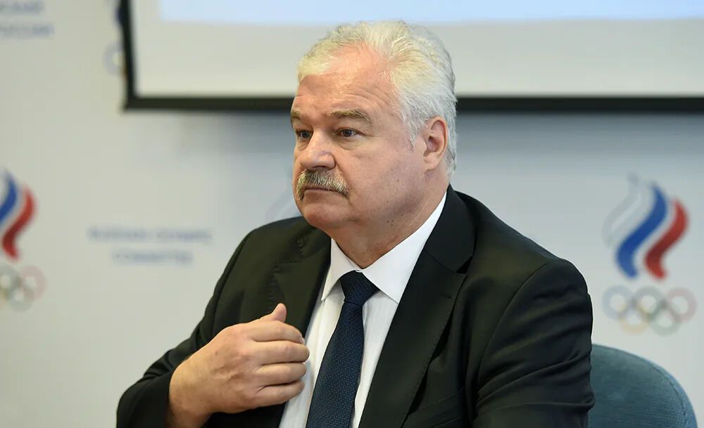 Бывший тренер сборной РФ по хоккею заявил, что "завтра Россию все будут в попу целовать" и получил ответку в сети