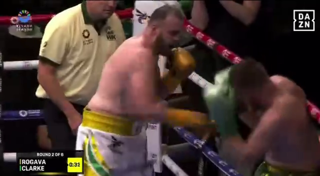 Непереможний український супертяж за 2 раунди нокаутував суперника в Ер-Ріяді. Відео