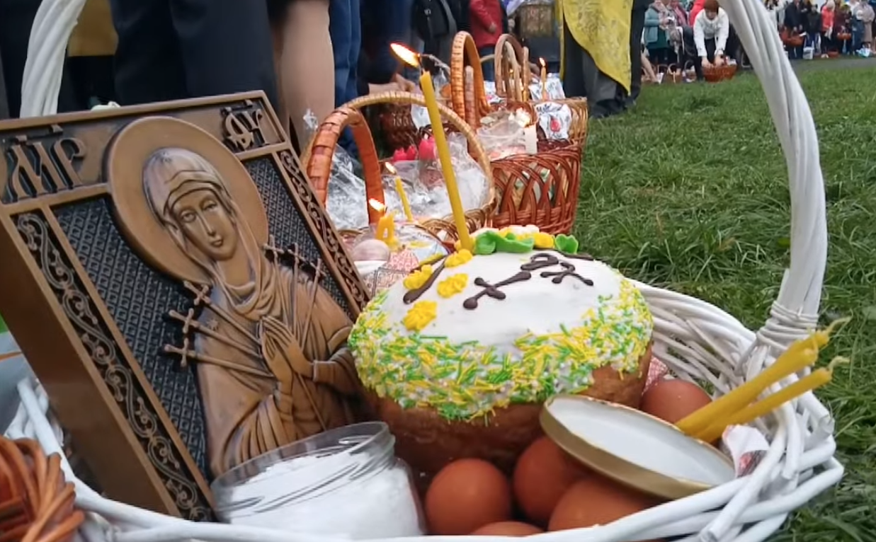 Освячення великодніх кошиків