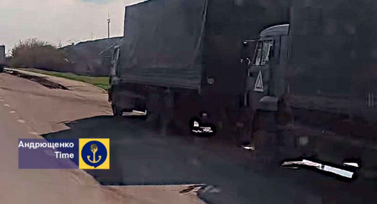Окупанти через Приморськ перекидають живу силу, БК і техніку в напрямку Токмак – Пологи. Відео 