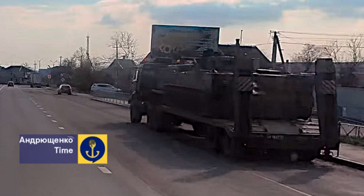 Окупанти через Приморськ перекидають живу силу, БК і техніку в напрямку Токмак – Пологи. Відео 