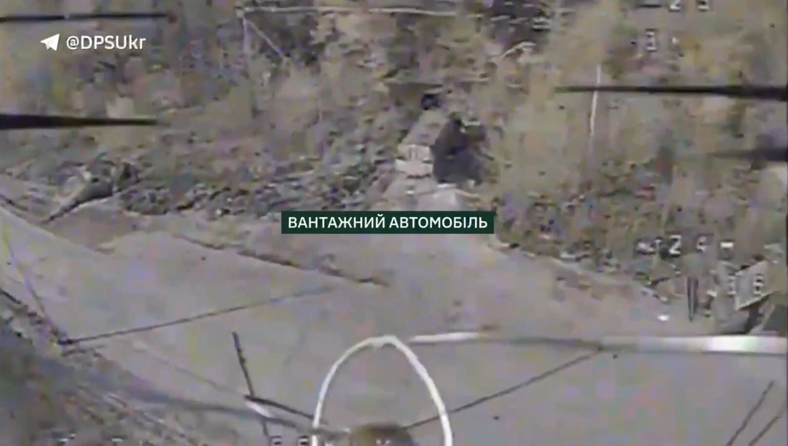 Полювання за "жирною" здобиччю: на Харківщині дронарі-прикордонники знищили ворожий танк і дві САУ. Відео