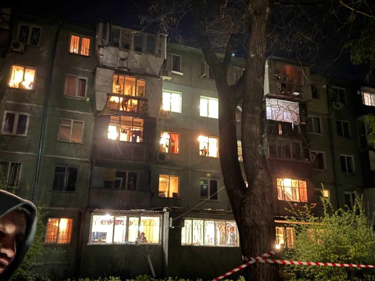 Росія атакувала Одесу "Шахедами", у місті спалахнула пожежа: постраждали три людини. Фото