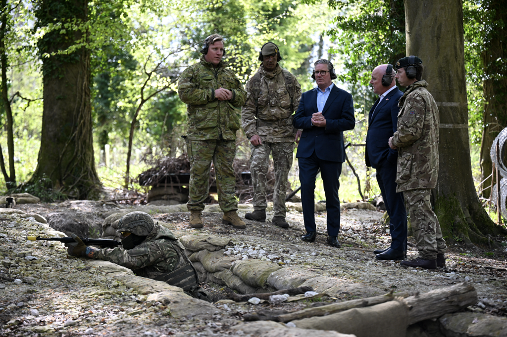 Стармер відвідав військову базу на заході Англії, де проходять підготовку ЗСУ. Фото