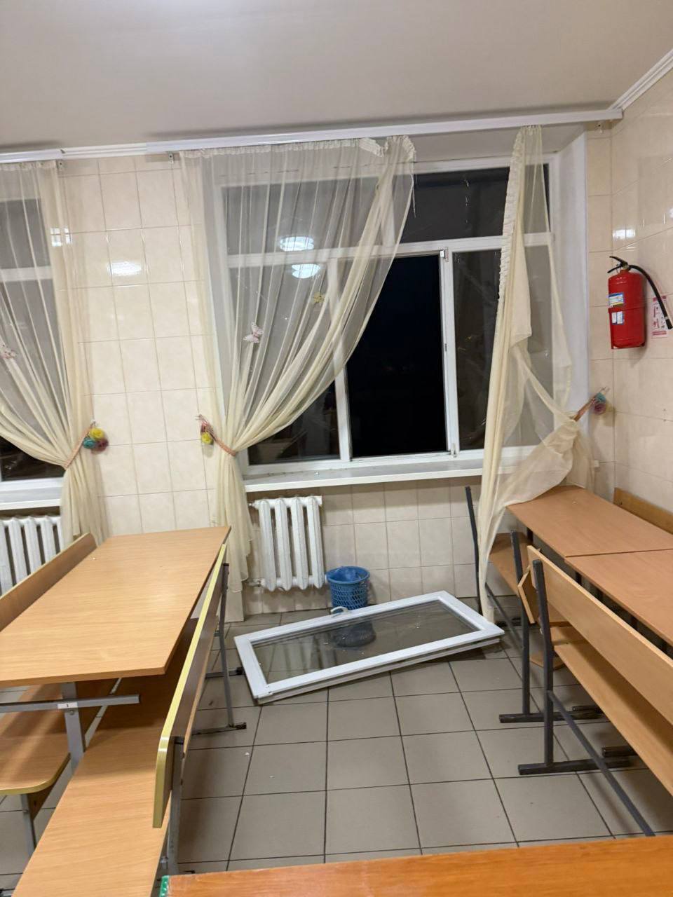 Росія атакувала Одесу "Шахедами", у місті спалахнула пожежа: постраждали три людини. Фото
