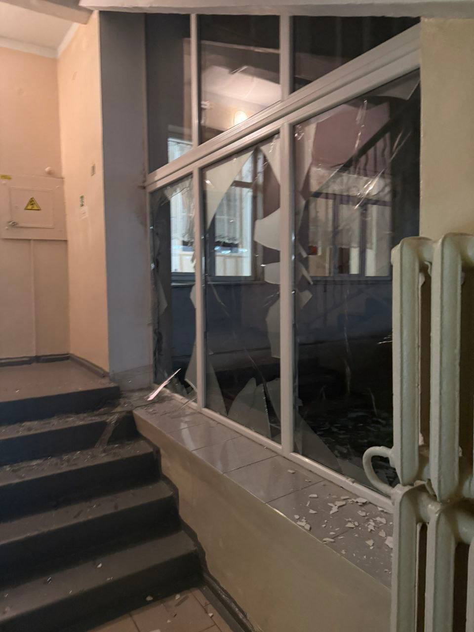 Росія атакувала Одесу "Шахедами", у місті спалахнула пожежа: постраждали три людини. Фото