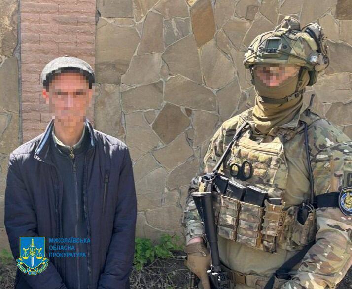 СБУ затримала в Миколаєві агента РФ, який "полював" на локації базування українських захисників. Фото