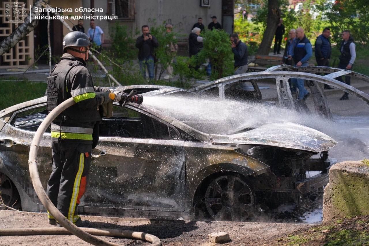 Окупанти завдали удару по Запоріжжю: пошкоджено багатоповерхівку, загинула жінка, серед постраждалих – діти. Фото й відео