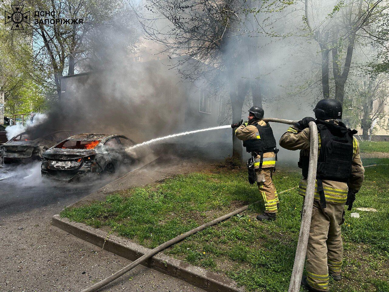 Окупанти завдали удару по Запоріжжю: пошкоджено багатоповерхівку, загинула жінка, серед постраждалих – діти. Фото й відео