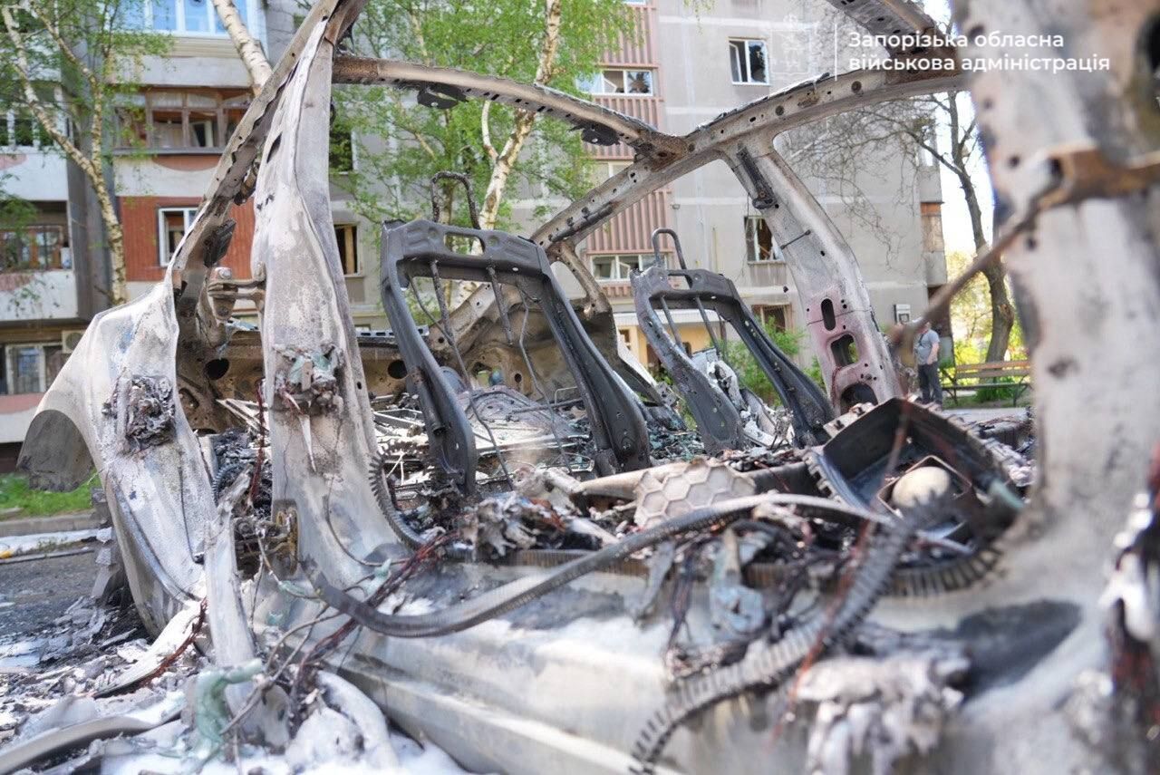 Окупанти завдали удару по Запоріжжю: пошкоджено багатоповерхівку, загинула жінка, серед постраждалих – діти. Фото й відео