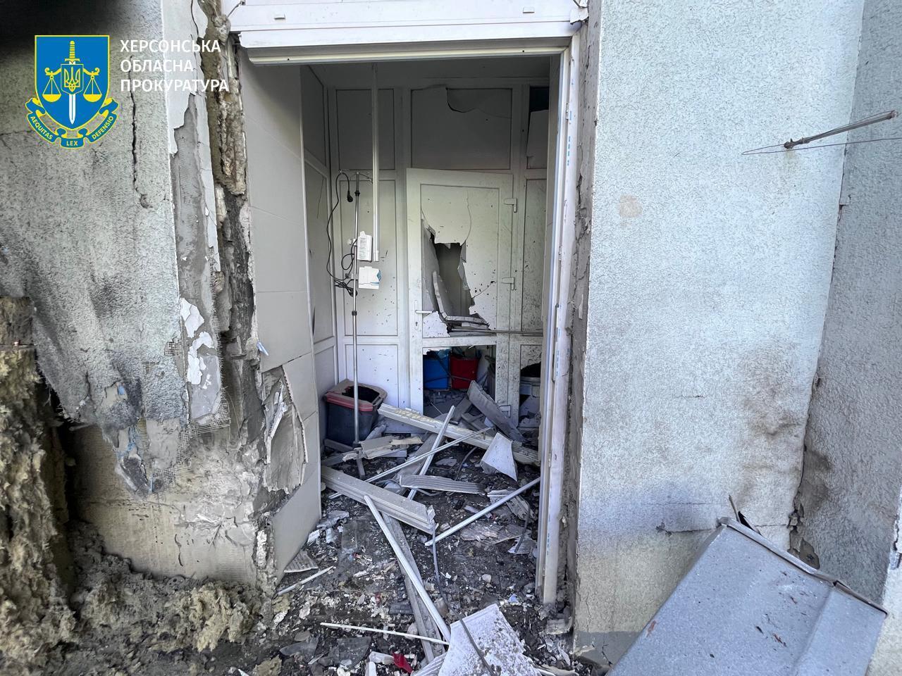 Оккупанты атаковали территорию больницы в Херсоне: пострадали шесть человек. Фото