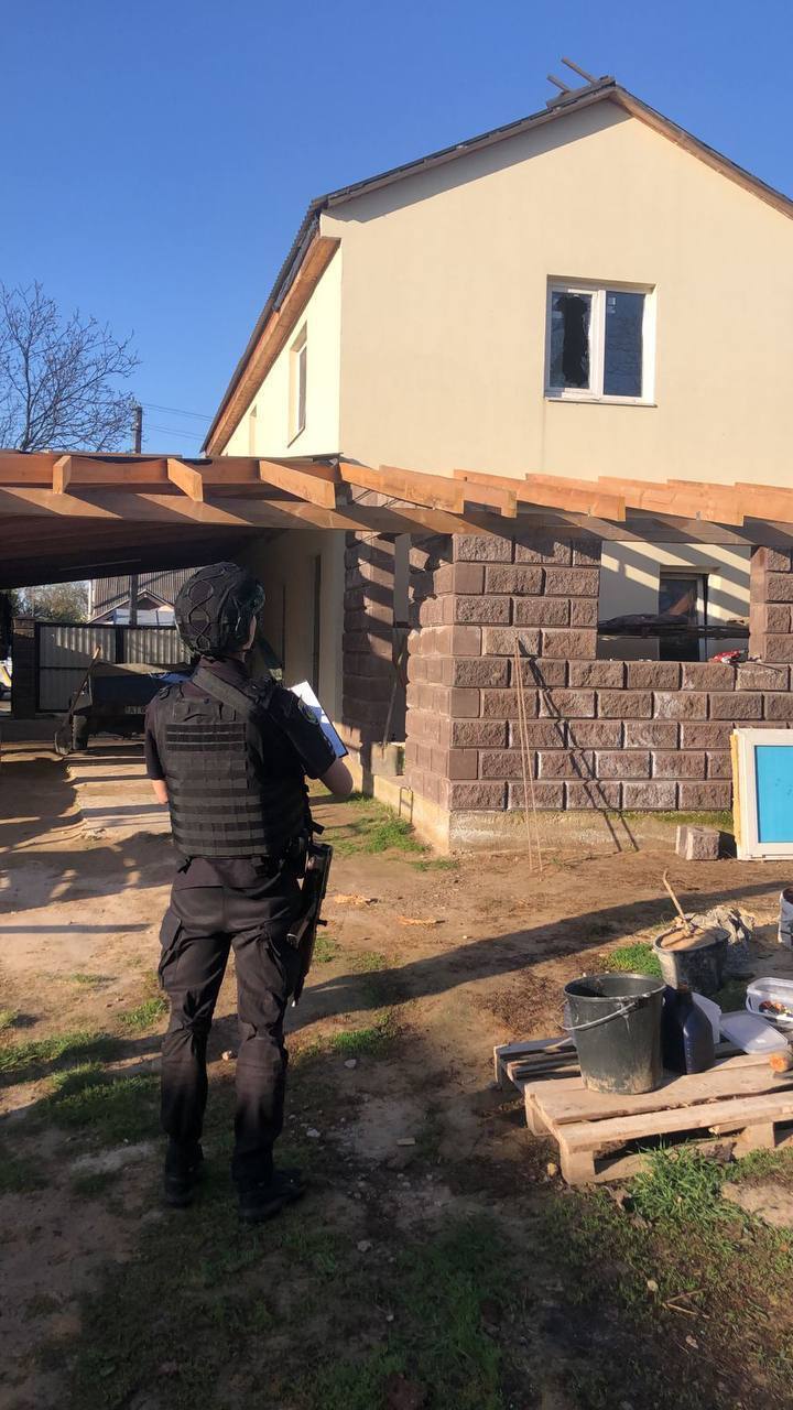 Є пошкодження, виникла пожежа: стало відомо про наслідки російської атаки на Київщину. Фото