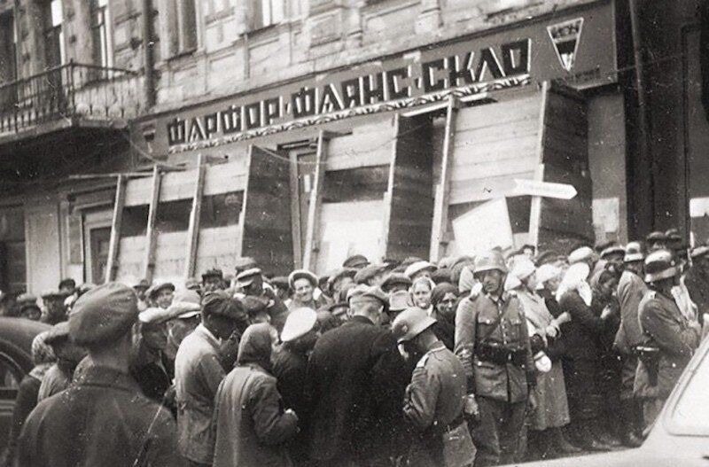 Выстраивались очереди: история и фото культового женского магазина "Фарфор-Фаянс" в центре Киева