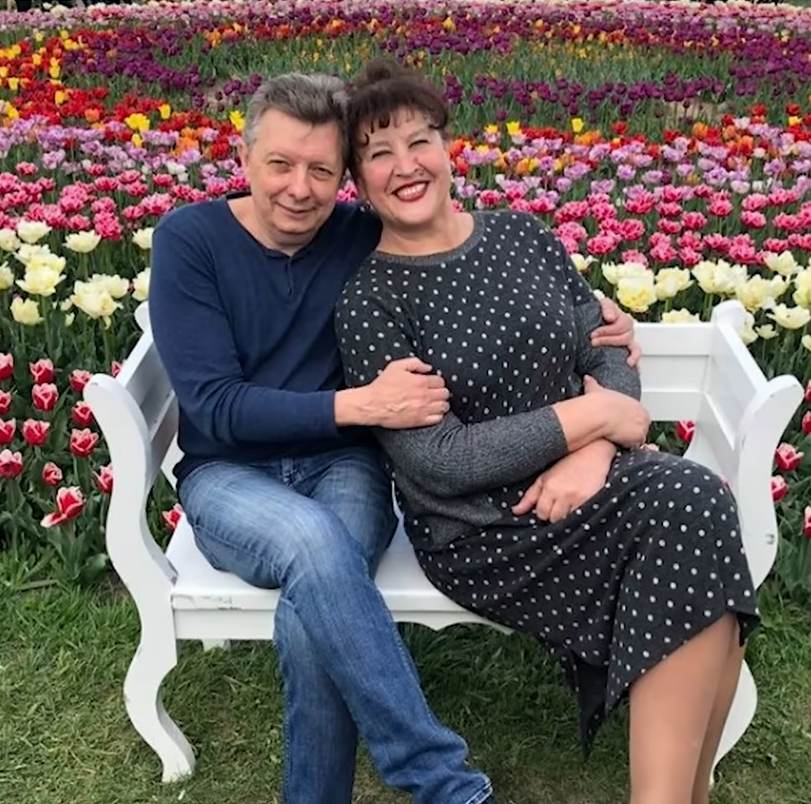 Солістка "Лісапетного батальйону" здивувала, як у 60 років стала коханкою заможного чоловіка: в "забороненого" роману був трагічний кінець