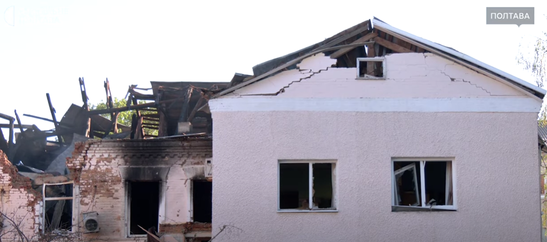 "Побігли в коридор": мешканці Полтави розповіли про ворожу атаку і показали її наслідки. Відео