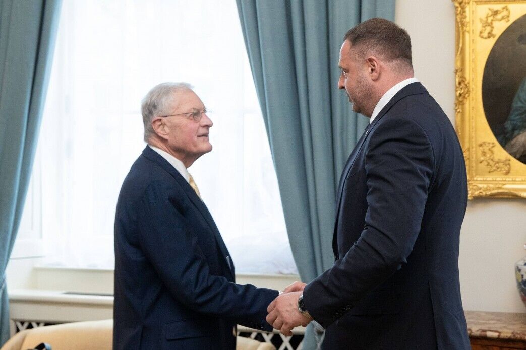 Українська делегація в Лондоні провела зустріч з Келлогом: що відомо