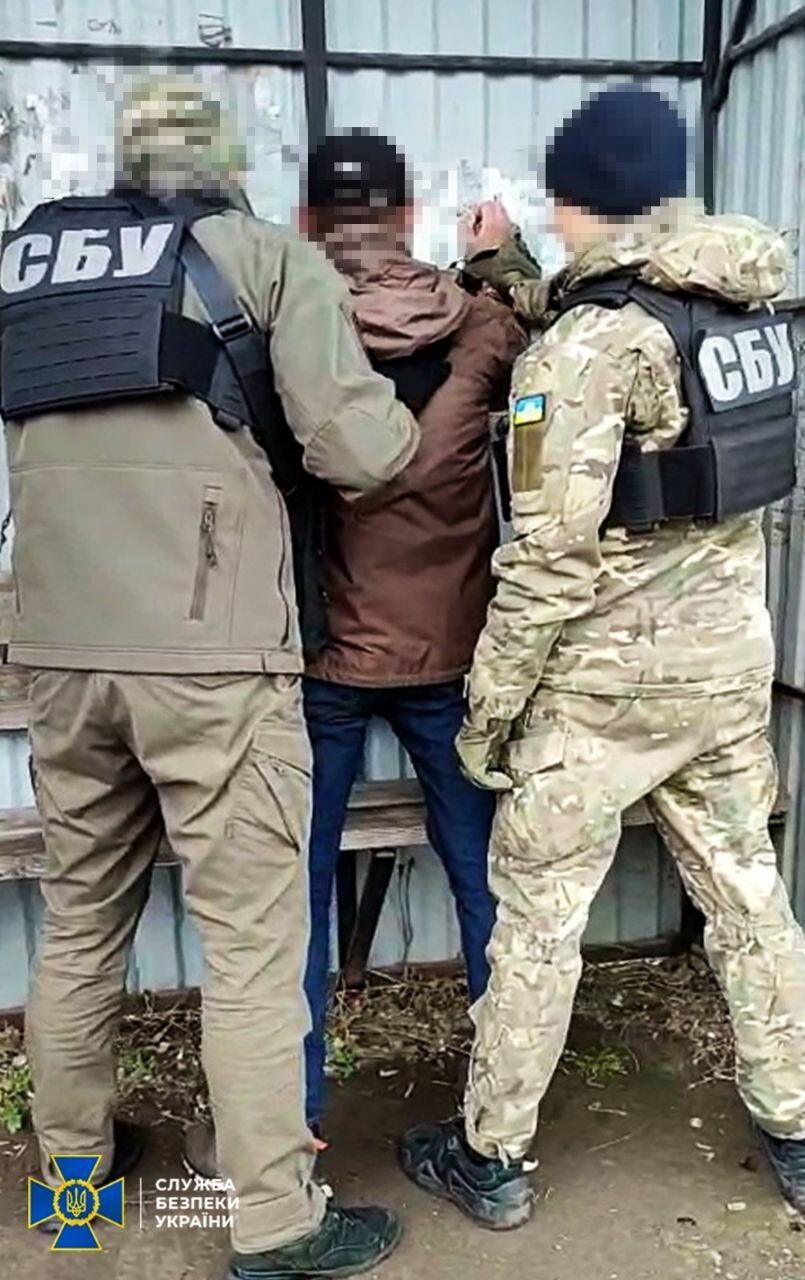 Шпигував за навчальними центрами і не тільки: СБУ затримала агента ФСБ, який коригував удари РФ по Черкащині. Фото