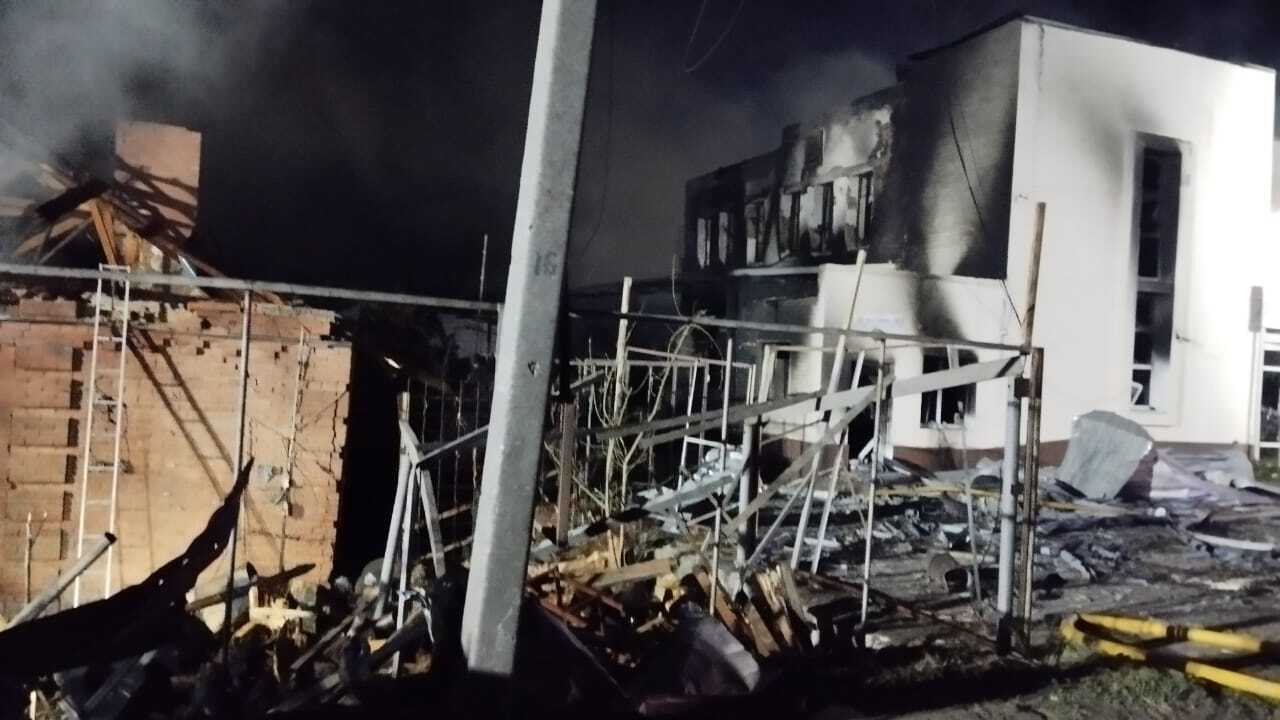 Оккупанты массированно атаковали Полтаву дронами, один упал вблизи многоэтажки: произошли пожары, есть пострадавшие. Фото и видео