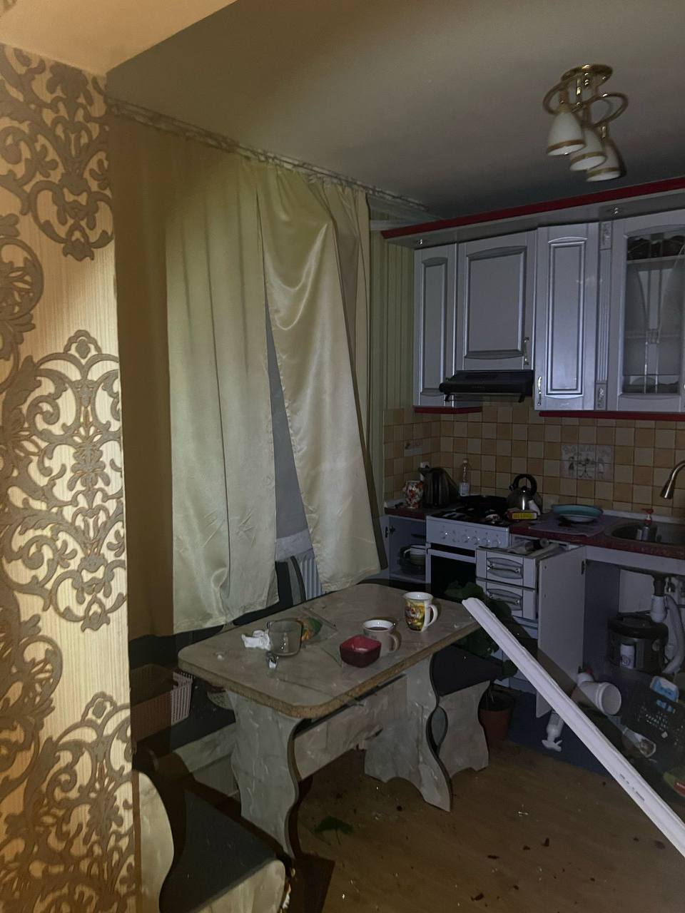 Пошкоджено приватні будинки, виникла пожежа: у КОВА розповіли про наслідки російської атаки на Київщину. Фото