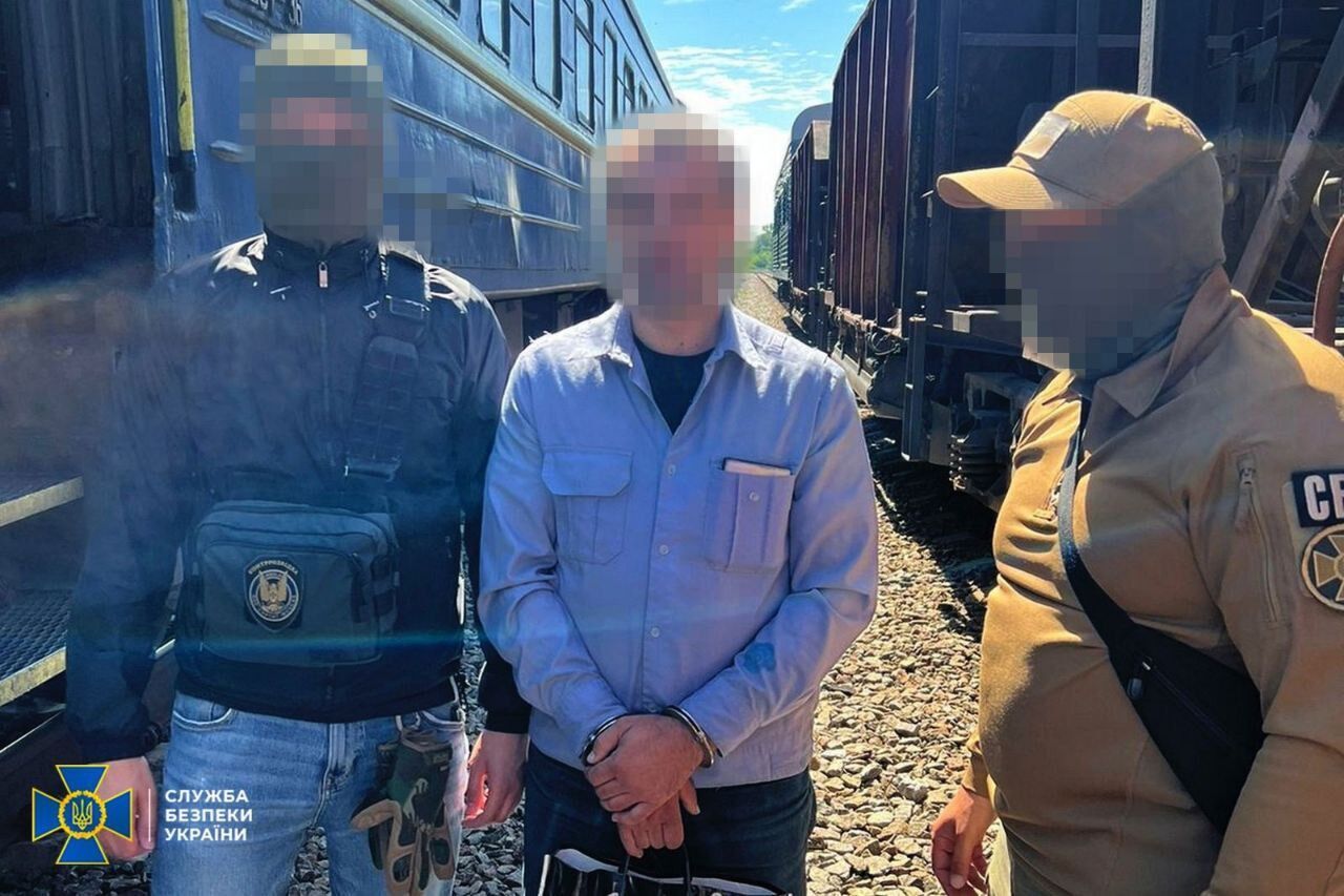 Сливал врагу маршруты движения эшелонов ВСУ: предатель из "Укрзалізниці" получил 15 лет тюрьмы