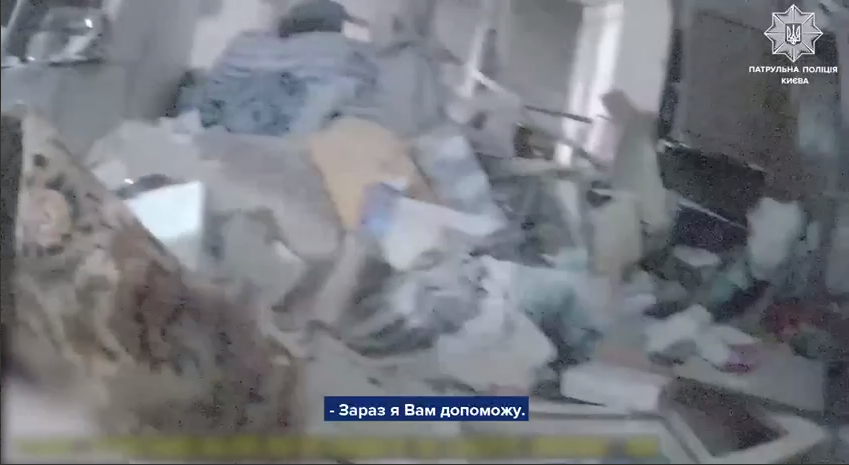 Одна из самых массированных вражеских атак: в полиции показали первые минуты после удара РФ по Киеву. Видео