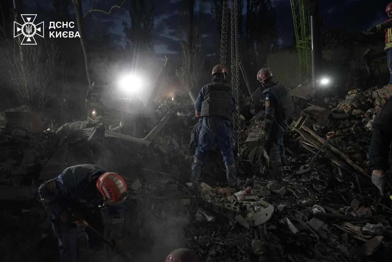 У Києві повністю зруйновано двоповерховий будинок