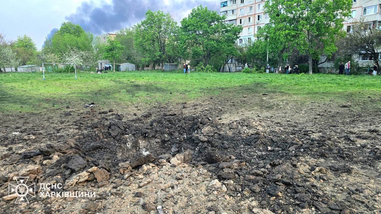 Оккупанты нанесли комбинированный удар по Харькову: повреждены жилые дома, пострадало предприятие. Фото