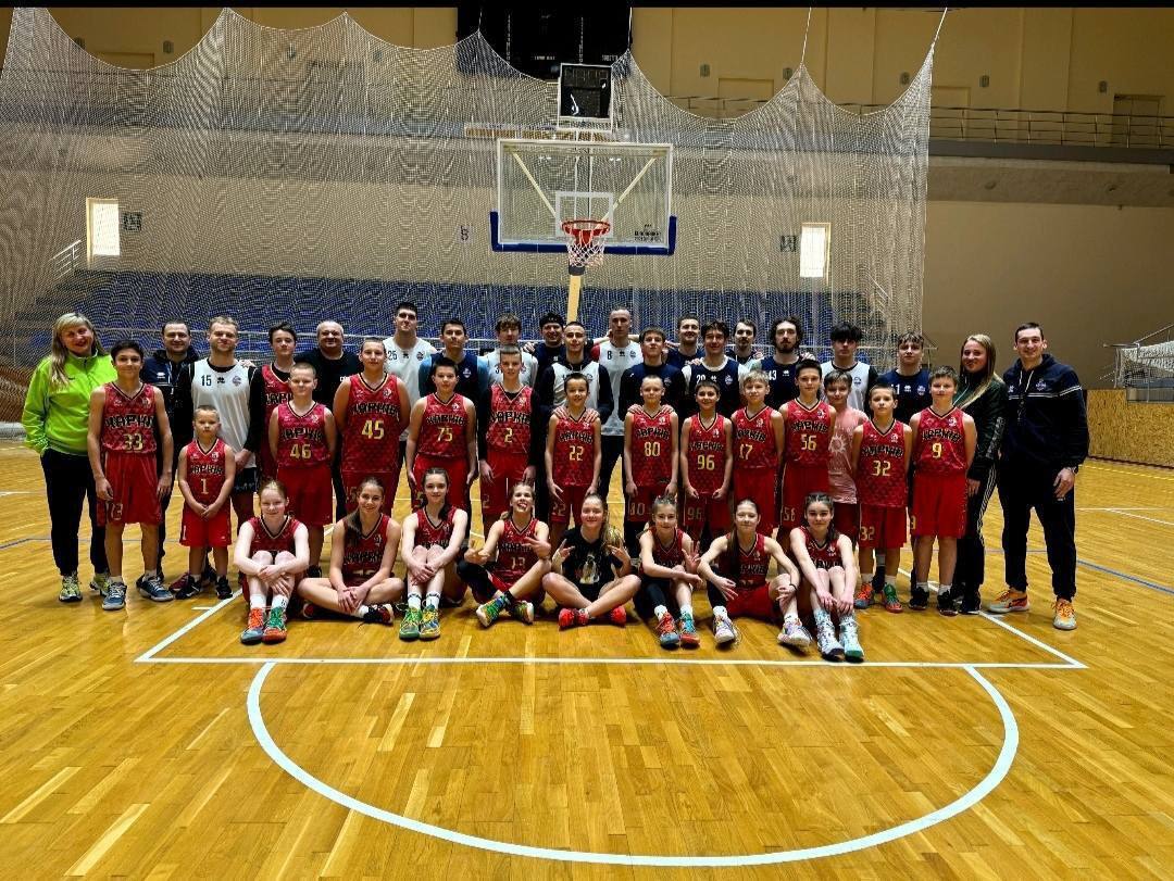 Баскетбольний клуб "Харківські Соколи" за підтримки фармкомпанії "Здоров’я" виборов кубок Вищої ліги