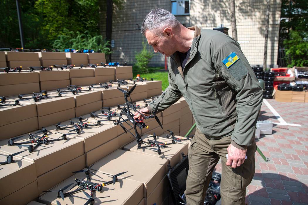 Киев передал 25-й бригаде Нацгвардии 500 цифровых зенитных FPV-дронов. Фото