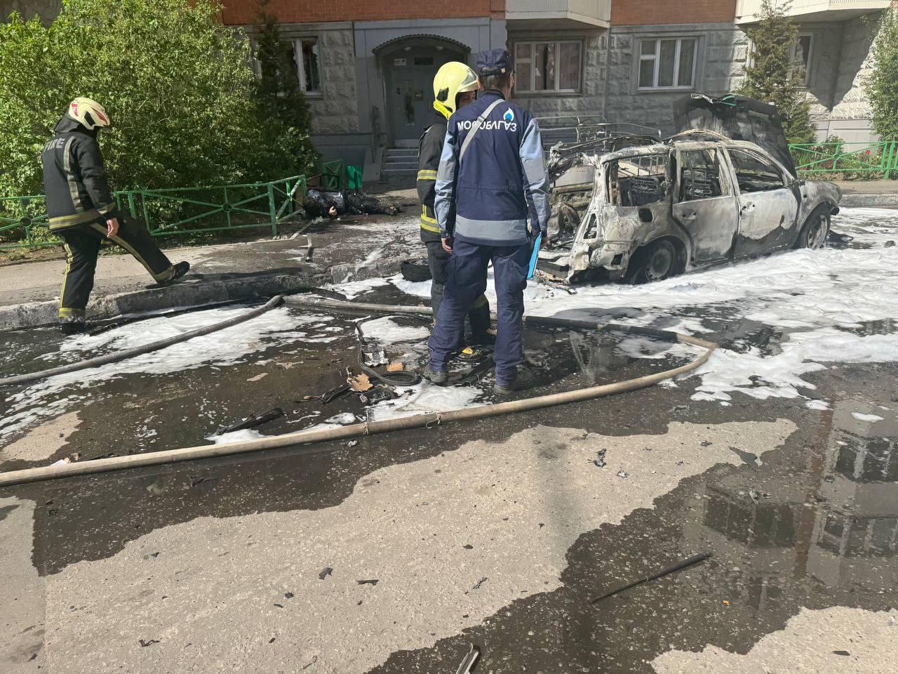 Отбросило на несколько метров: в российском Подмосковье в результате взрыва авто погиб генерал. Фото и видео