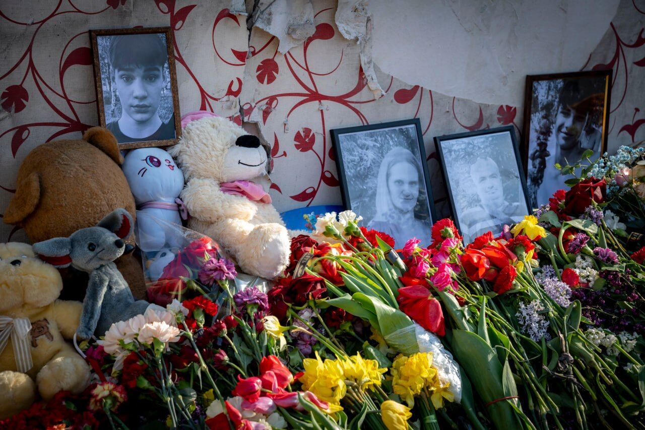 Разрушены обычные дома: Зеленский побывал на месте кровавого удара России по Киеву. Фото и видео