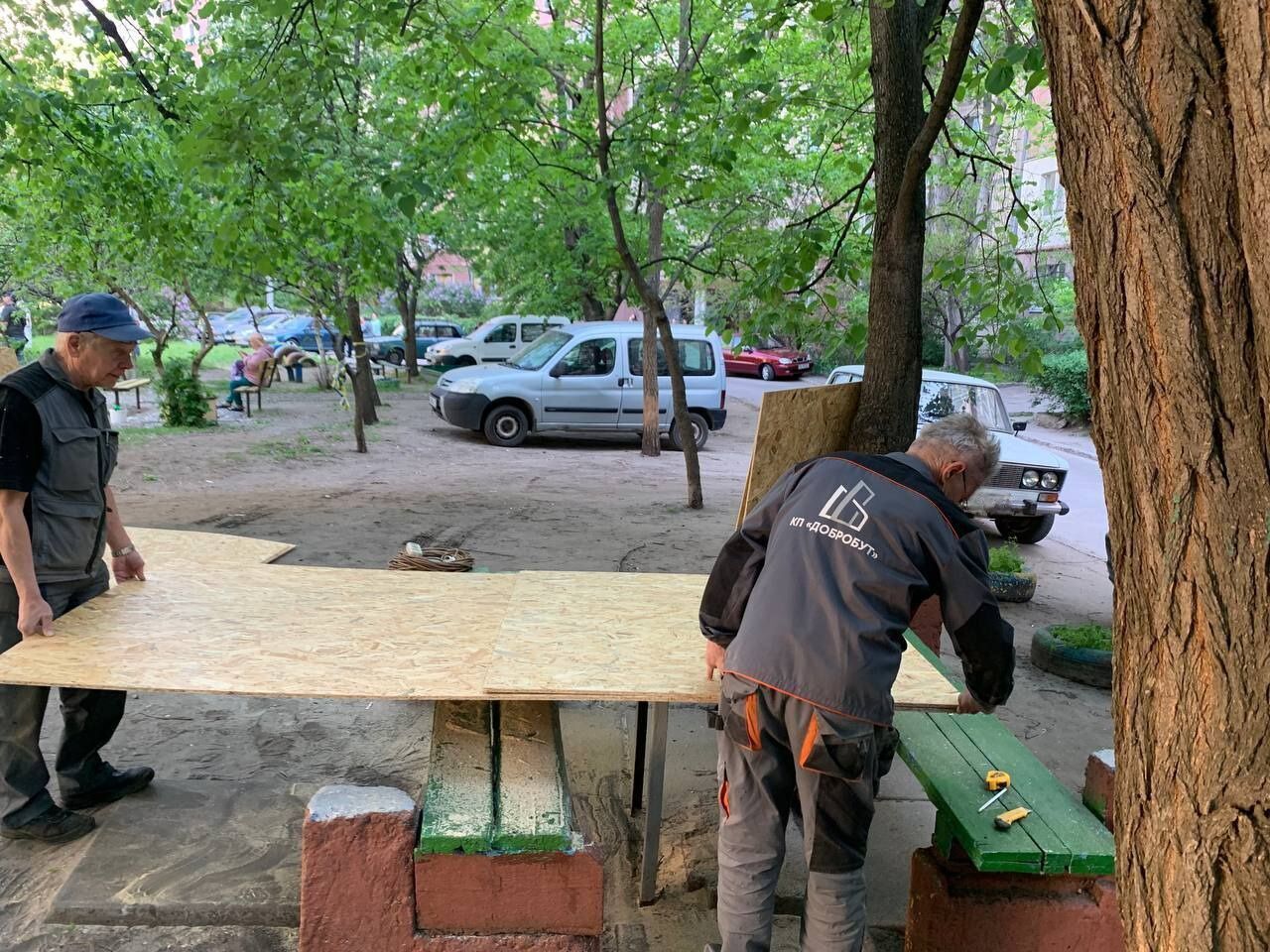 У Кам'янському БПЛА поцілив у багатоповерхівку: є загиблий, серед поранених – дитина. Фото