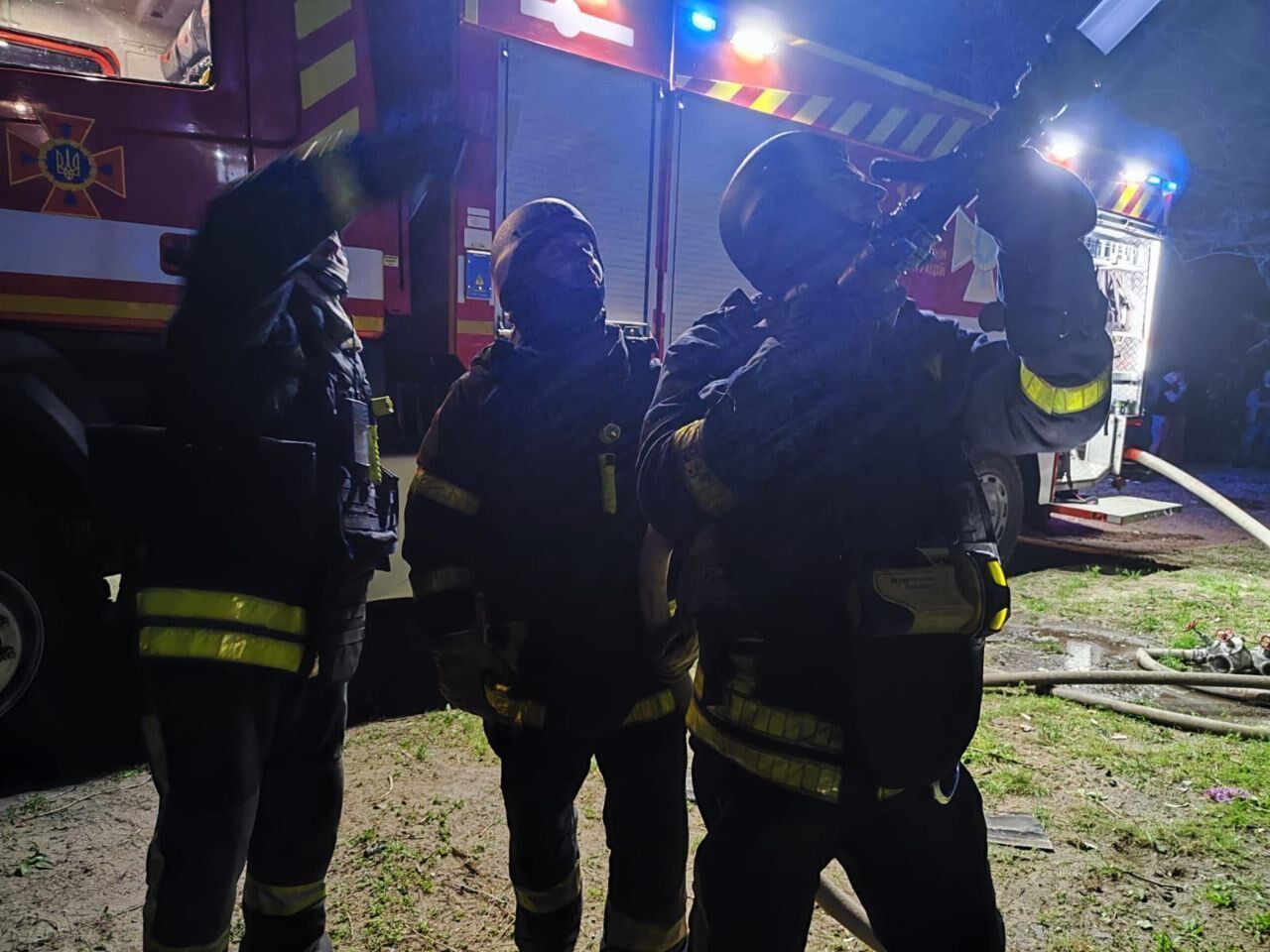 У Кам'янському БПЛА поцілив у багатоповерхівку: є загиблий, серед поранених – дитина. Фото