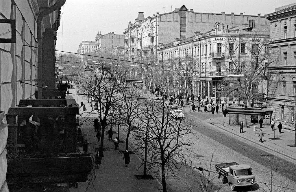 В сети показали, как в 1950-60-х годах выглядела одна из известных улиц центра Киева. Ретро-фото