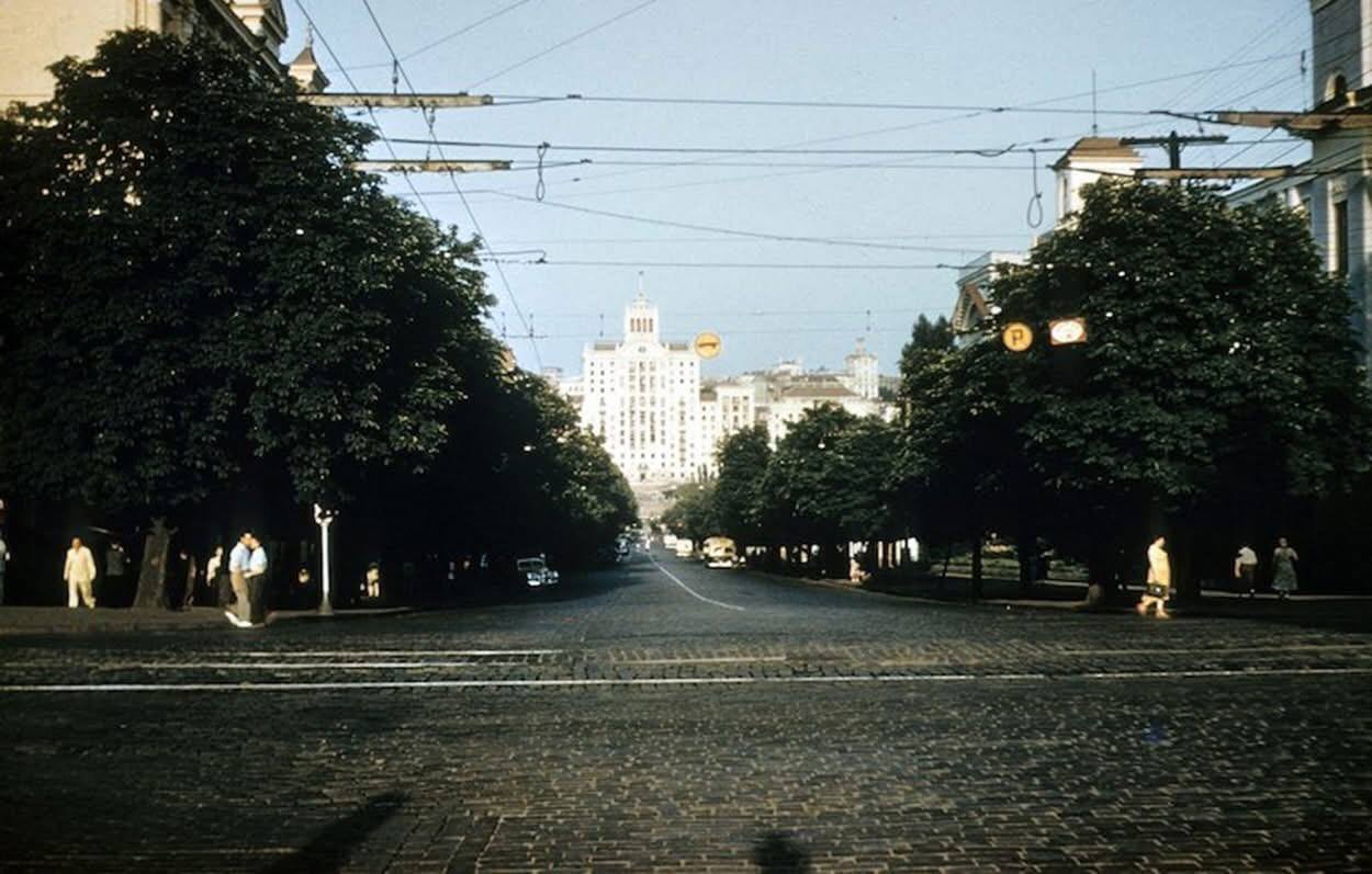 В сети показали, как в 1950-60-х годах выглядела одна из известных улиц центра Киева. Ретро-фото