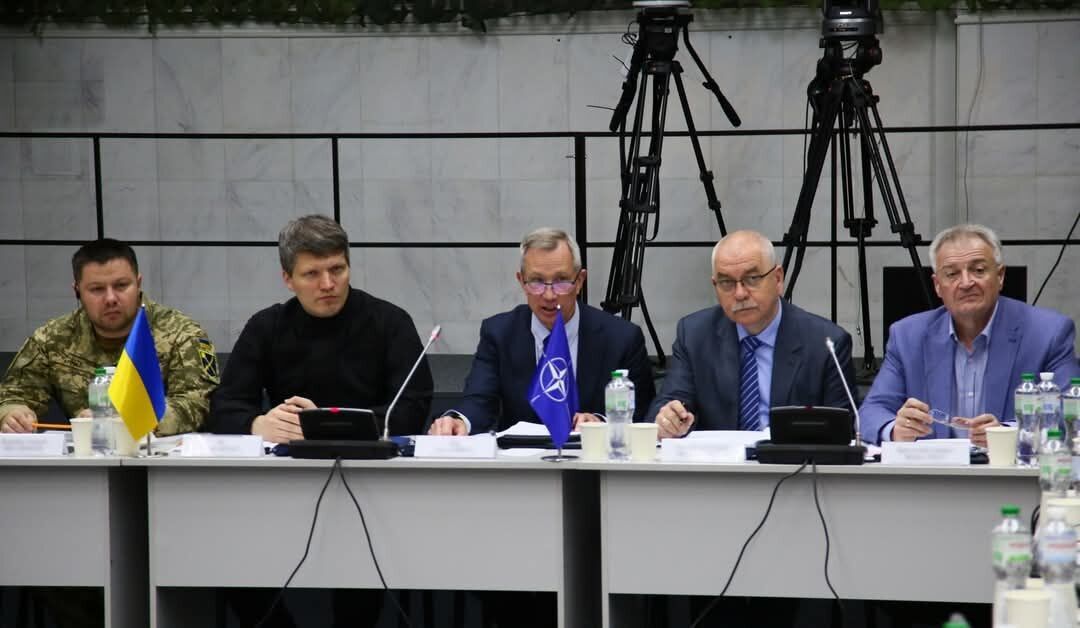 Визначили пріоритети спільної роботи: Україна і НАТО провели неоголошену зустріч у Києві. Фото
