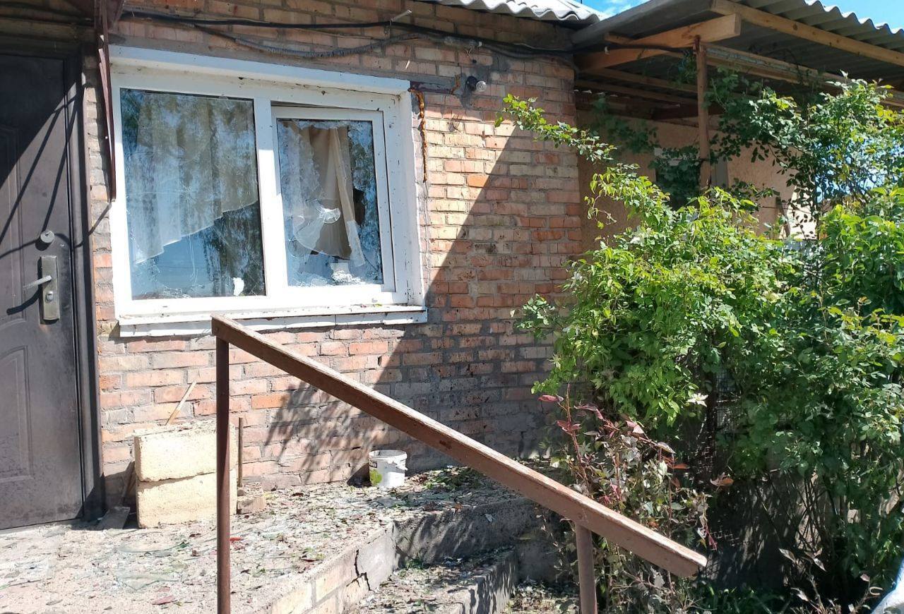Оккупанты атаковали Днепропетровщину: погиб мужчина, повреждены дома, газопровод, пострадала женщина. Фото