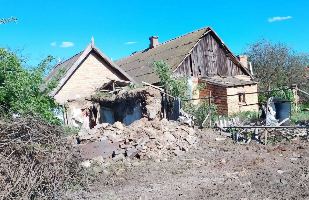Оккупанты атаковали Днепропетровщину: погиб мужчина, повреждены дома, газопровод, пострадала женщина. Фото