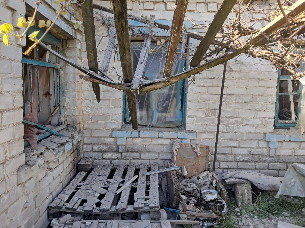 Оккупанты атаковали Днепропетровщину: погиб мужчина, повреждены дома, газопровод, пострадала женщина. Фото