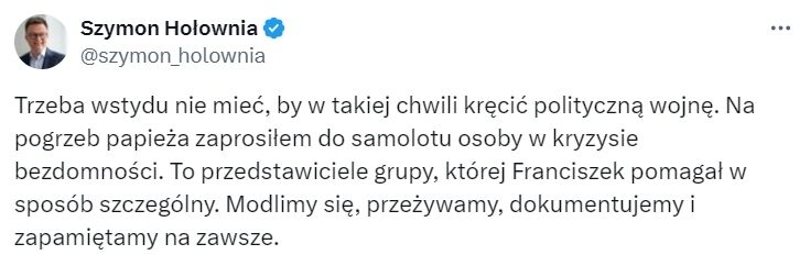 У Польщі здійнявся скандал через спікера Сейму, який на похороні Папи користувався смартфоном: як він це пояснив 
