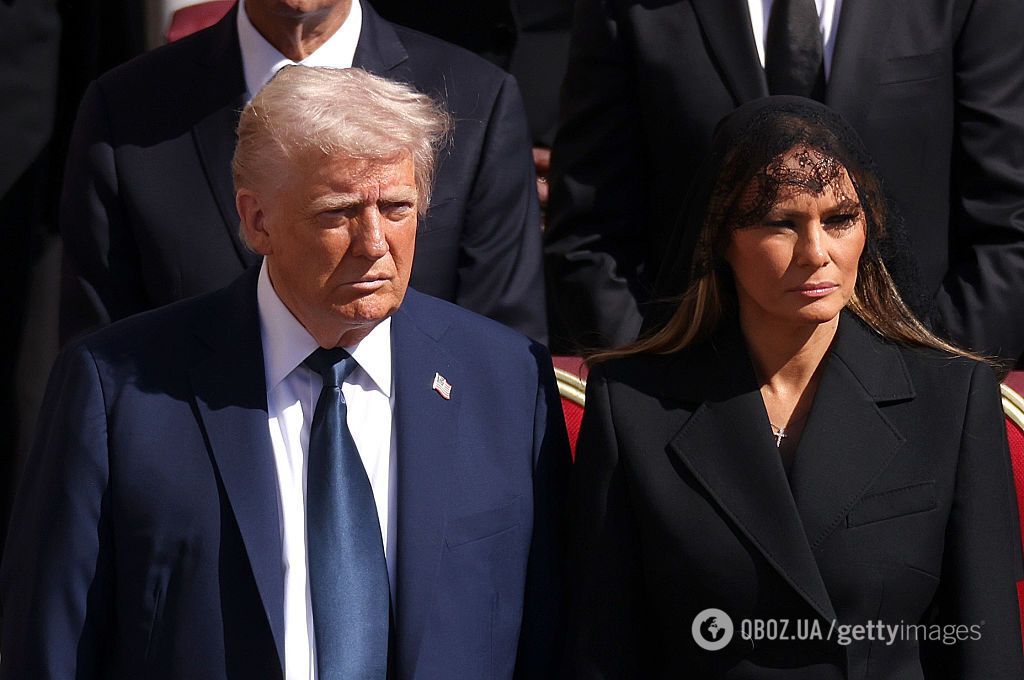 Ідеальний дрес-код: у вбранні Меланії Трамп на похороні Папи Римського побачили "приховане послання"