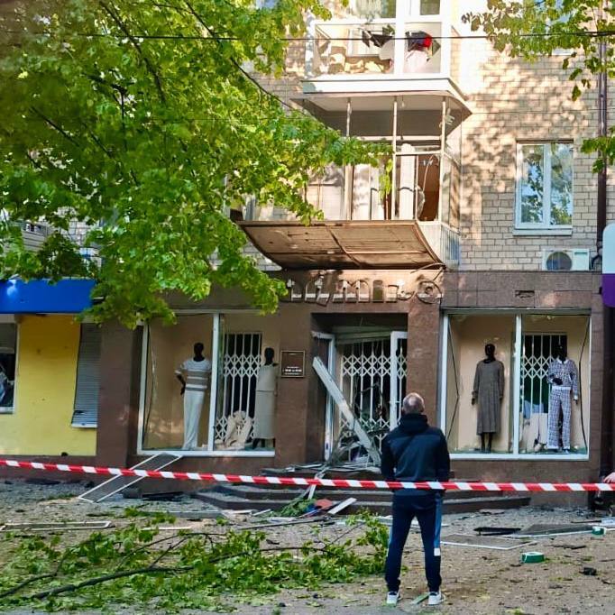 Выбило не менее 150 окон: появились фото последствий ночной атаки на Днепр