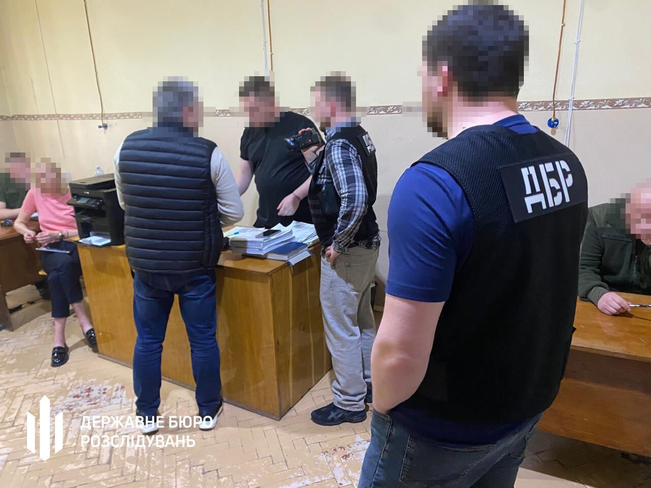 Підробка медичних довідок для ухилянтів: на Буковині викрили й затримали голову ВЛК. Фото