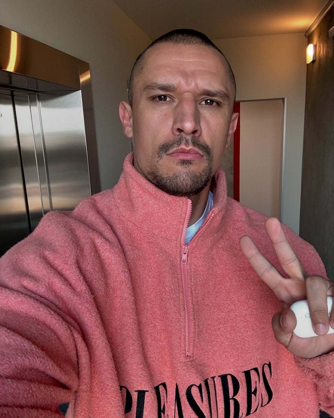 "Я в отчаянии!" Актер Даниил Мирешкин, который служит в ВСУ, эмоционально обратился к украинцам из-за двух "горячих" скандалов
