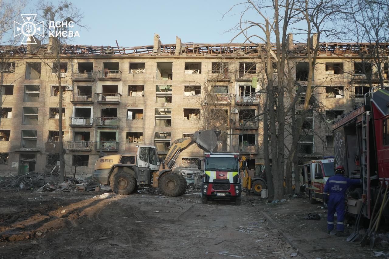 В больнице скончался мужчина, пострадавший от атаки РФ на Киев: дом семьи был полностью разрушен