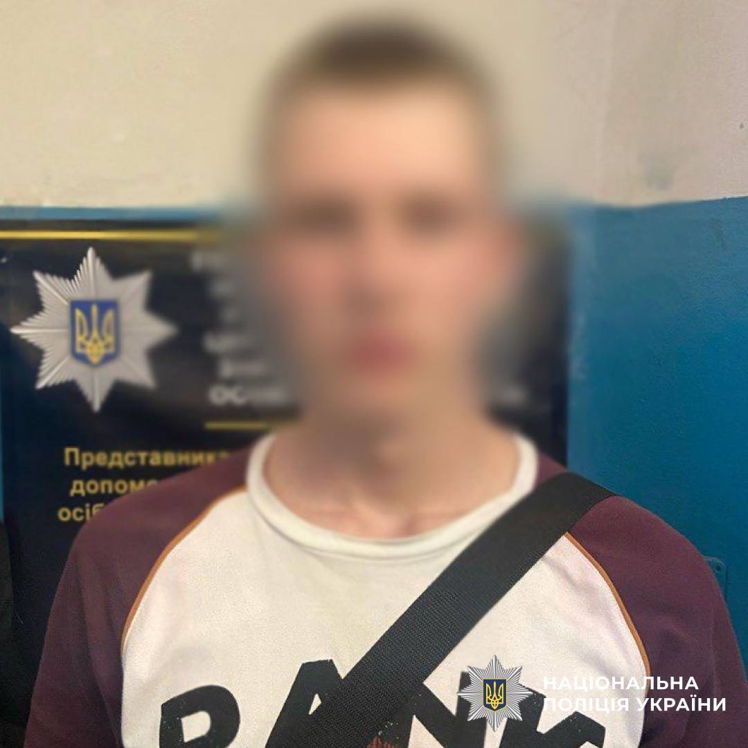 Снимали свою поездку на видео: между вагонами метро Киева обнаружили двух подростков-"зацеперов". Подробности и фото