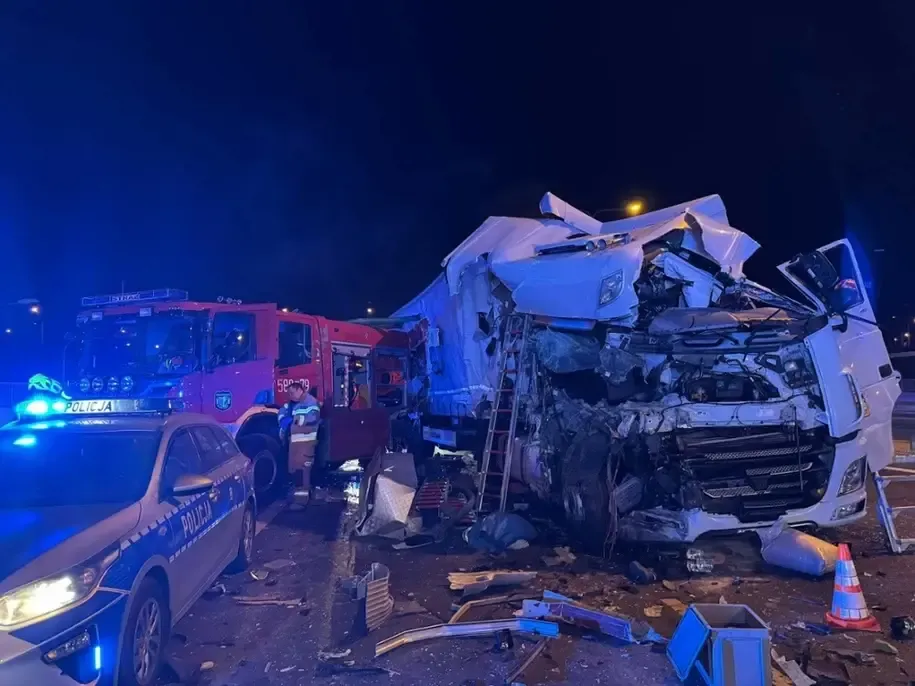 В Варшаве возле аэропорта в ДТП попал автобус с украинцами: есть пострадавшие. Фото
